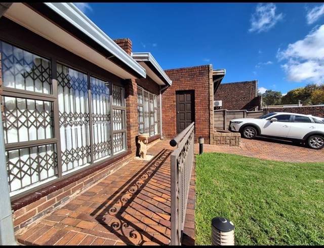 3 BEDROOM HOUSE FOR SALE IN GLENVISTA